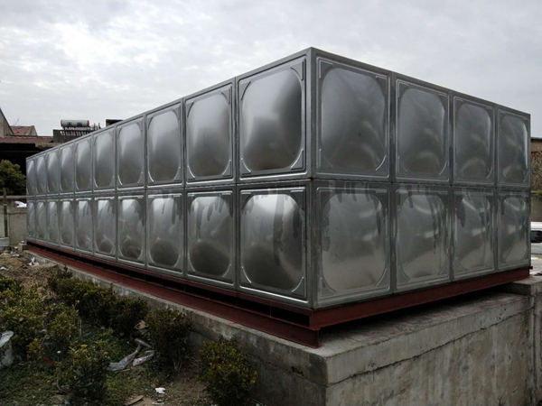 黃陂祁家灣小區(qū)生活水箱10*4*2