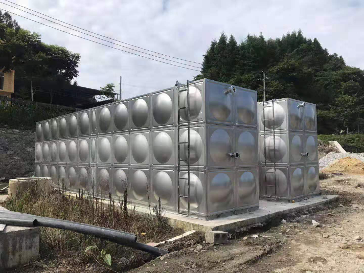 恩施利川10.5*2*3*2臺(tái)不銹鋼水箱